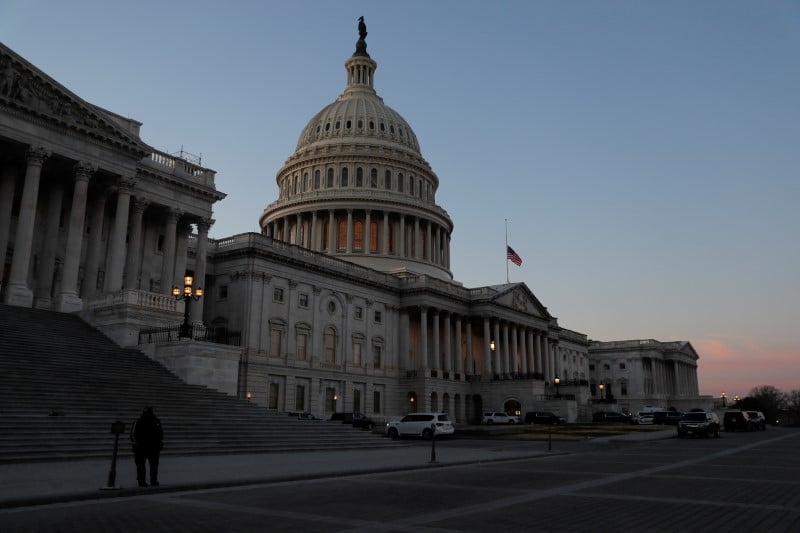 Etats-unis: la chambre des representants adopte le texte sur le plafond de la dette