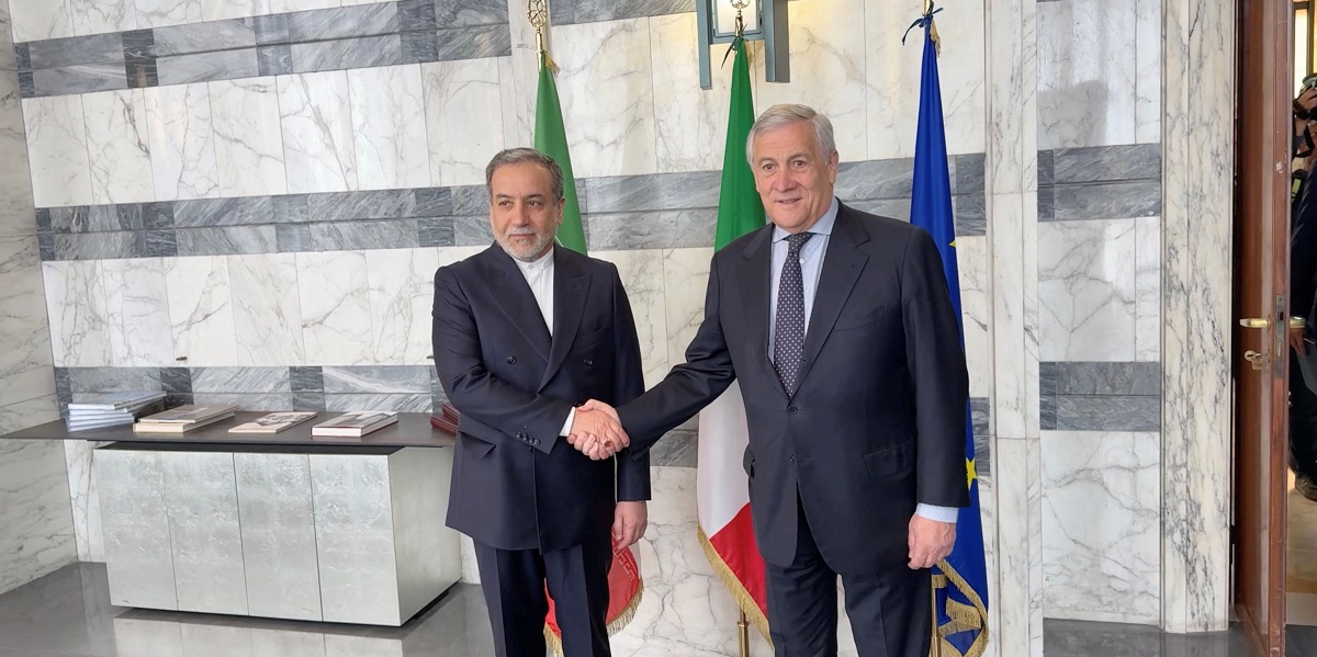 Le ministre italien des Affaires étrangère Antonio Tajani et son homologue iranien Abbas Araqchi à Rome.