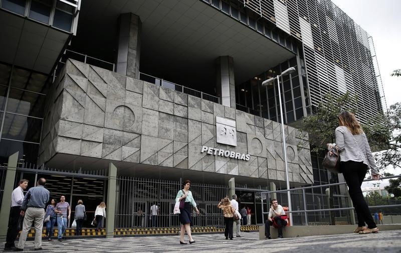 Petrobras promet d'enquêter sur le scandale de corruption