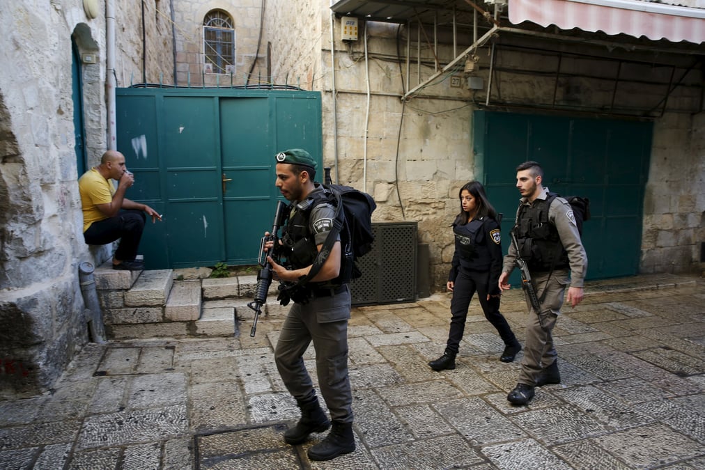 Deux palestiniens tues dimanche a jerusalem