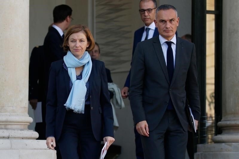 Le gouvernement va mener une "reflexion" sur le service national