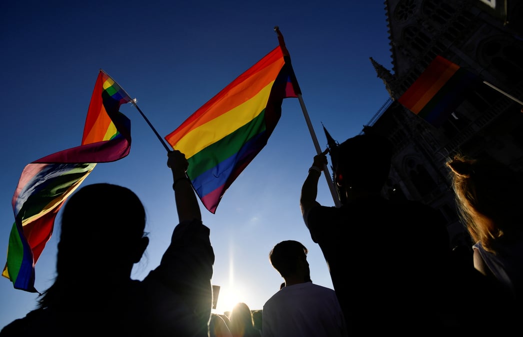 Hongrie : marche des fiertes a budapest contre la loi anti-lgbt