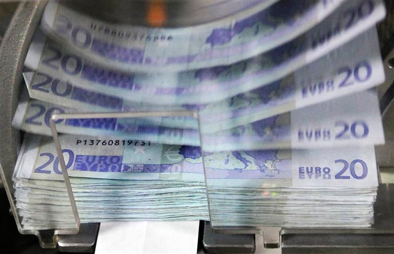 La retenue de l'impôt à la source serait plus simple, dit Ayrault