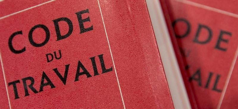 Le texte sur le code du travail adopte en commission