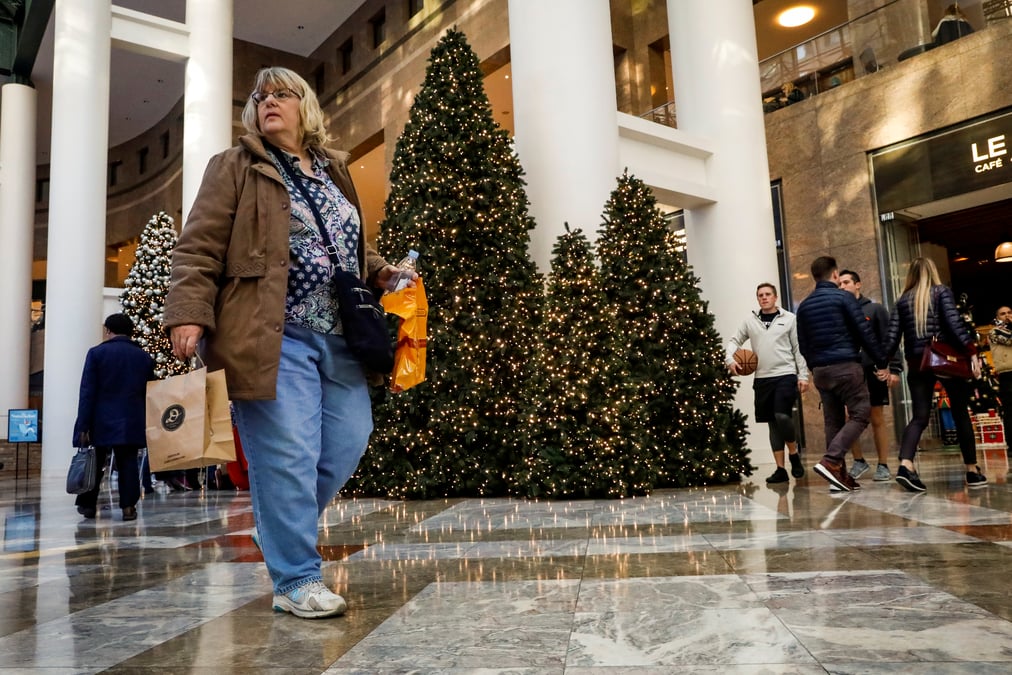 Etats-unis: l'indice de confiance du consommateur retombe en decembre