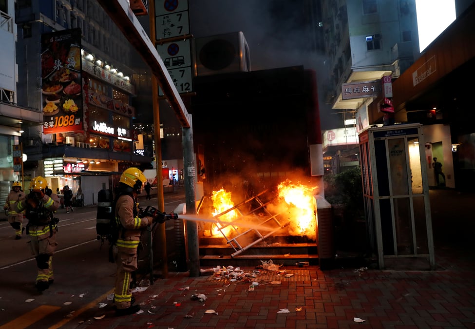 Hong kong: un 21e week-end de protestations emaille de violences