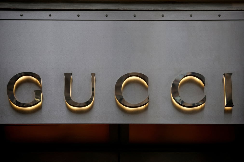 Le logo de gucci, a paris