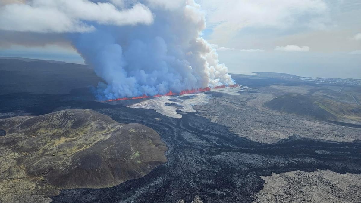 Eruption de volcan sur la peninsule de reykjanes en islande