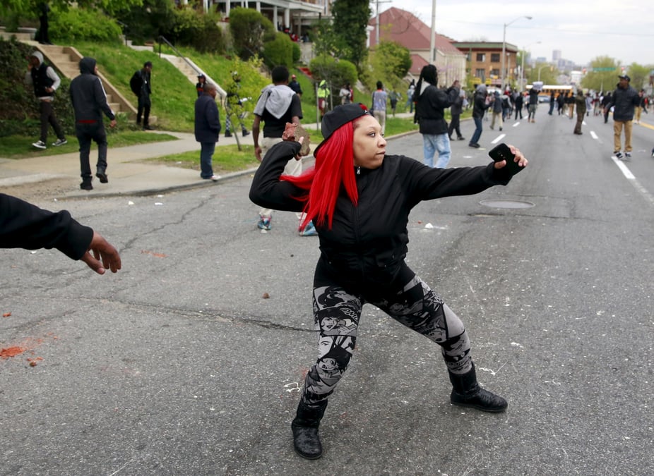 Incidents apres les funerailles d'un jeune noir a baltimore