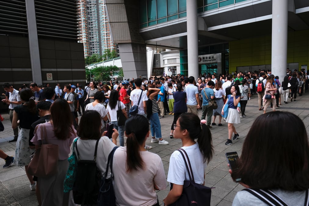 Hong kong: les manifestants perturbent la circulation des trains