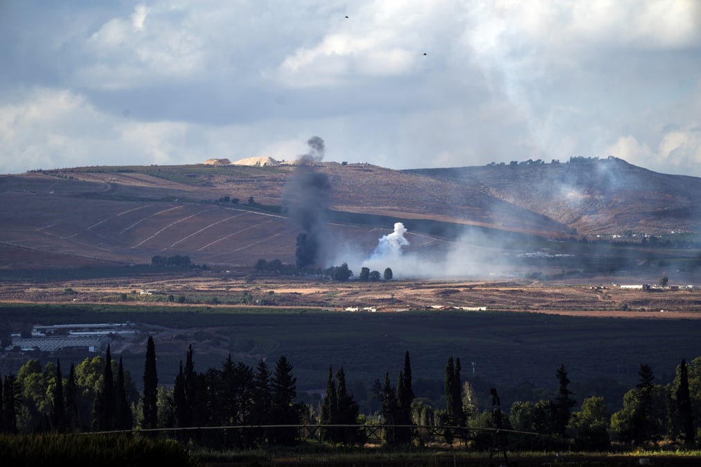 De la fumee s'eleve au-dessus du liban a la suite d'une frappe israelienne