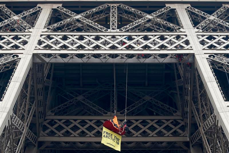 Greenpeace interpelle le CAC40 pour libérer ses militants