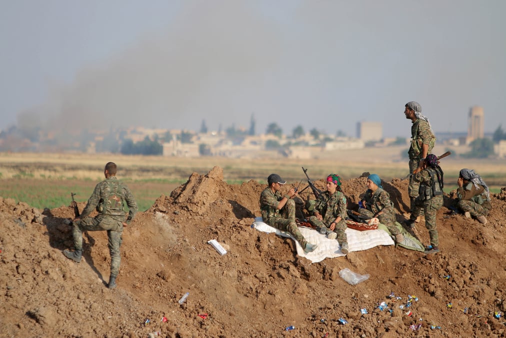 Les kurdes disent encercler la ville syrienne de tel abyad, controlee par l'ei