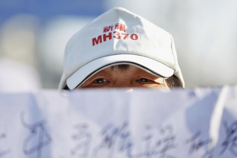 Possibles debris du vol mh370 en australie aux fins d'analyse