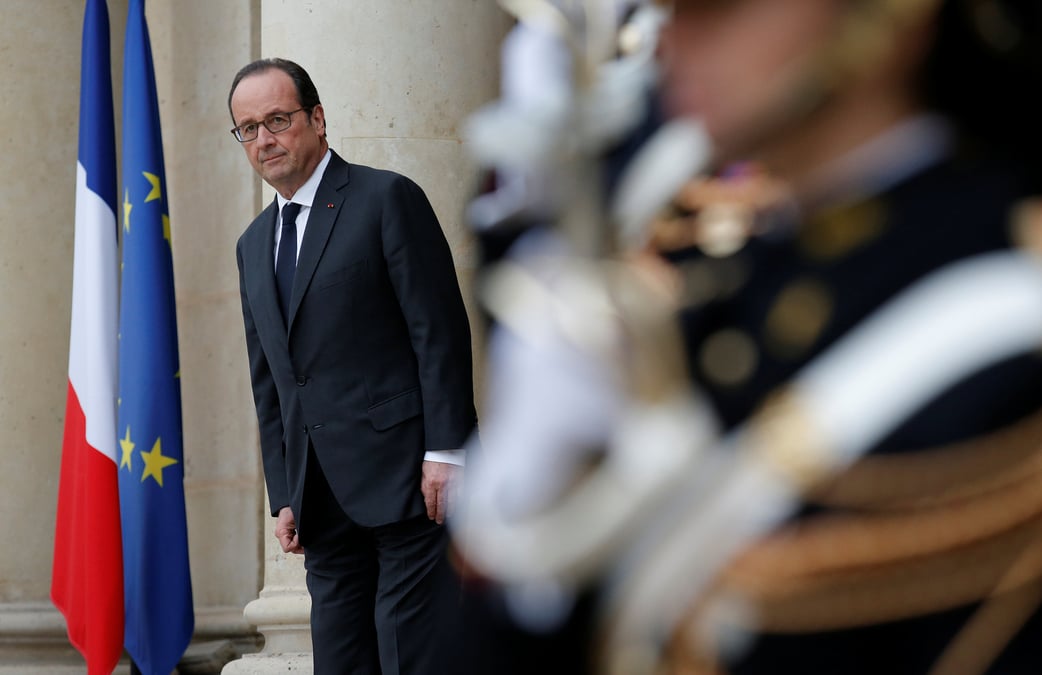 Hollande defend son bilan industriel chez arc international