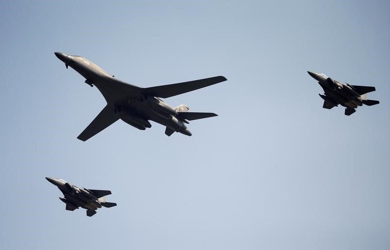 La coree du nord se dit "au bord de la guerre" apres le survol de bombardiers us