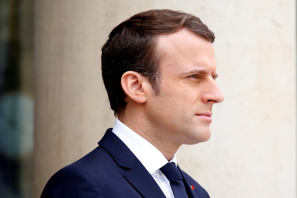 Macron vers une large majorite absolue, selon un sondage opinionway/orpi