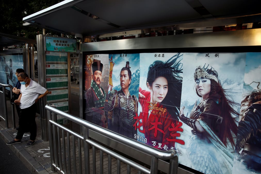 La chine interdit la couverture mediatique du film "mulan" de disney, selon des sources