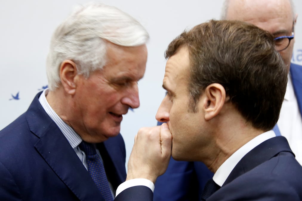 Barnier (lr) demande a son parti de "clarifier sa ligne", salue macron