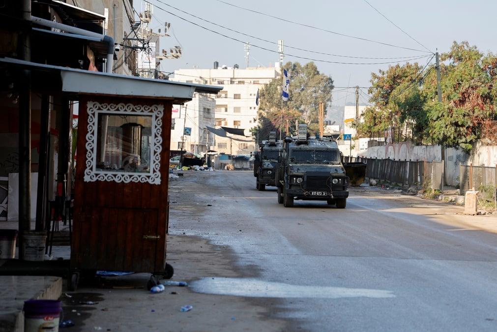 Un vehicule militaire israelien patrouillant en cisjordanie