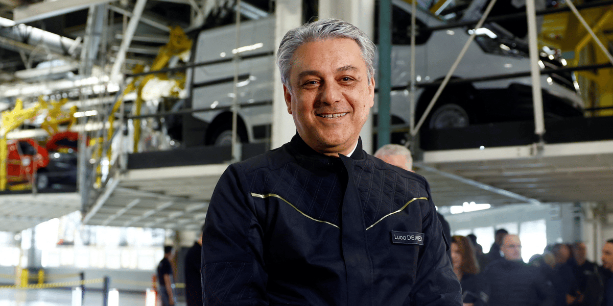 Luca de Meo, le patron de Renault, appelle l'UE à reporter une obligation de baisse des émissions de CO2 pour l'année prochaine.
