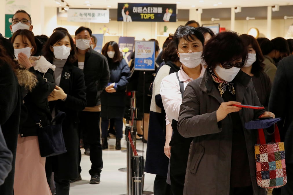 Coronavirus: pres de 1.600 personnes contaminees en coree du sud