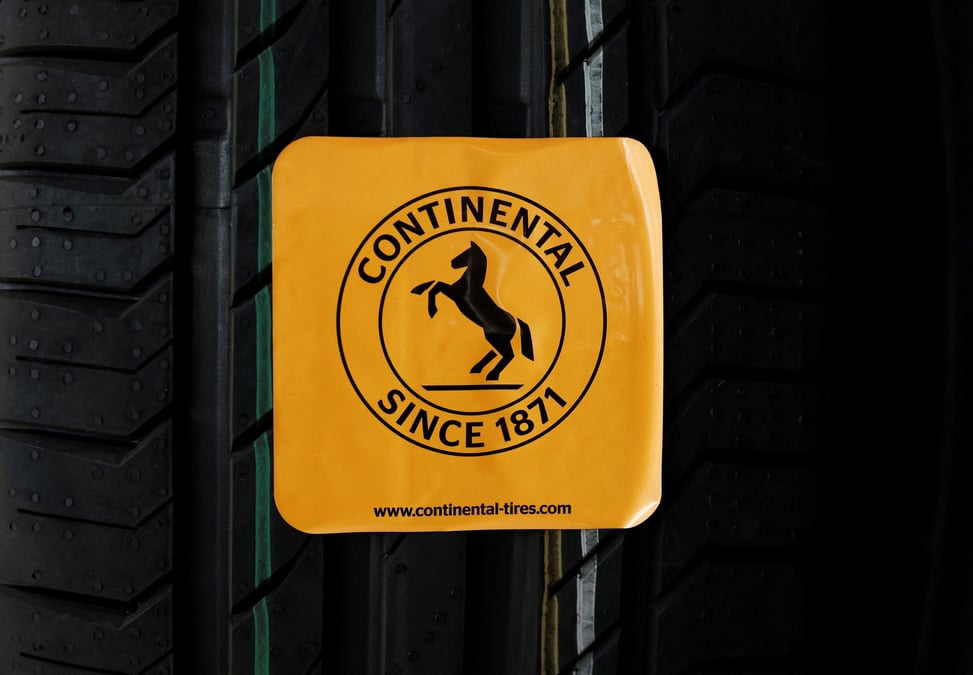 Un autocollant portant le logo de continental est photographie a bourbriac