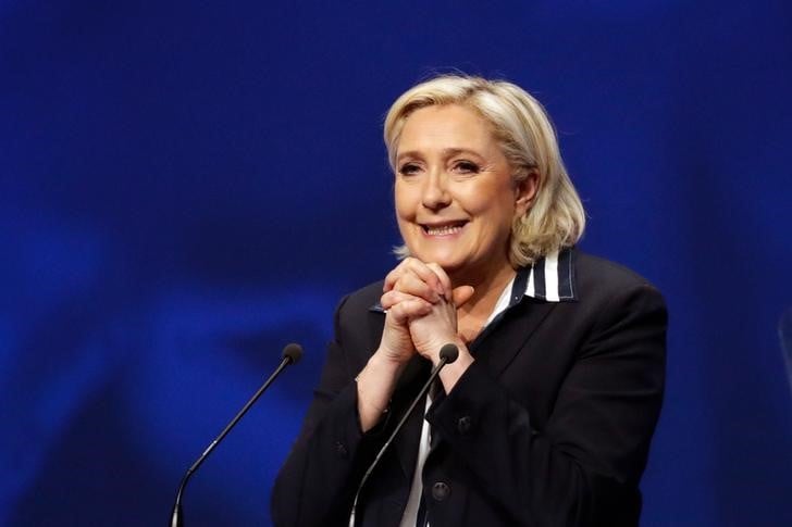 La sortie de l'euro pourrait prendre un an et demi, selon le pen