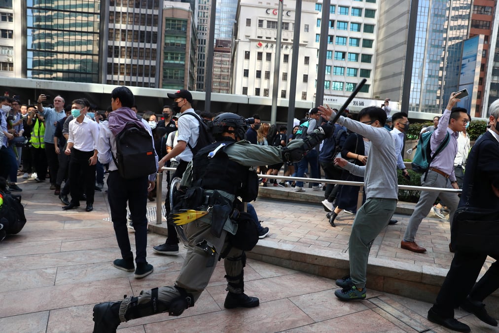 Nouvelle journee de heurts a hong kong