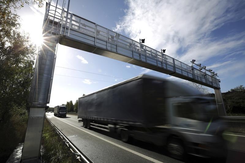 Deux gardes à vue pour destruction d'un portique écotaxe