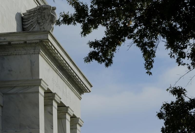 La croissance se poursuit aux etats-unis, "moderee" ou "modeste"