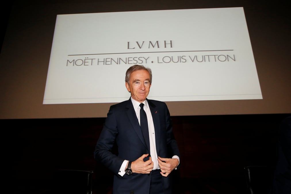 Bernard arnault, pdg de lvmh, adoube emmanuel macron
