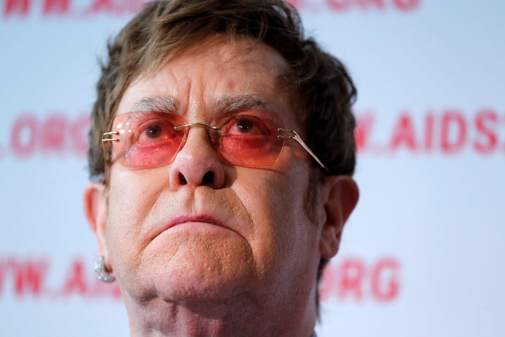 Macron et elton john appellent a la mobilisation contre le sida