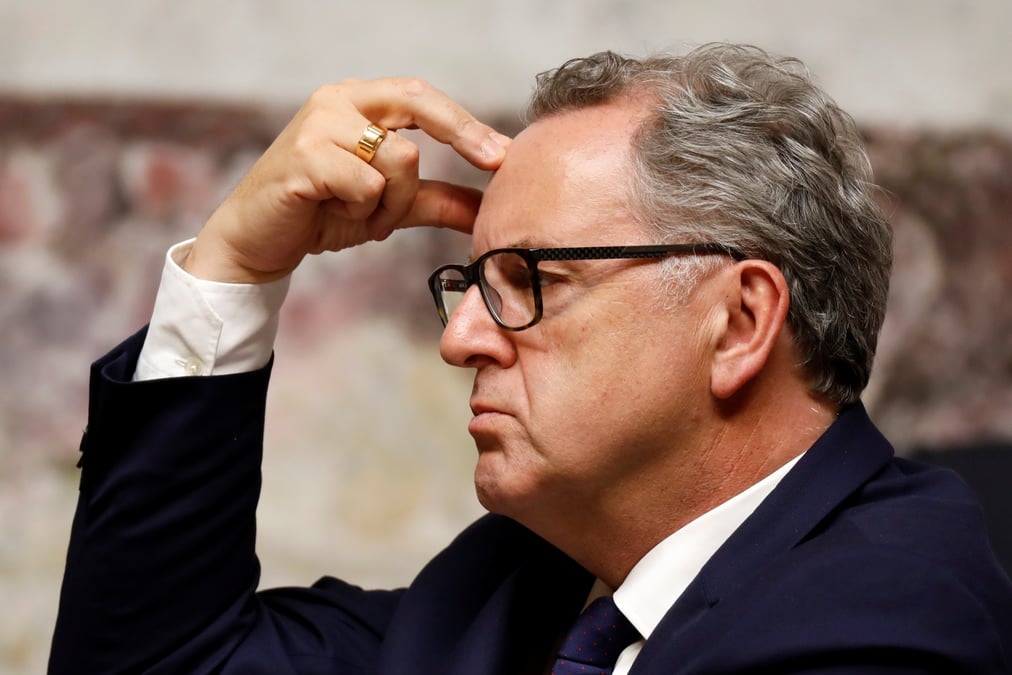 Ferrand evoque la piste d'une decote temporaire sur l'age pivot