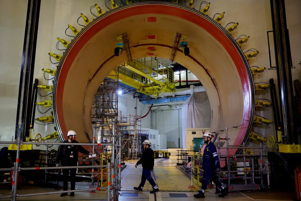 Photo d'archives des travailleurs a l'interieur du batiment du reacteur de la centrale nucleaire de flamanville 3