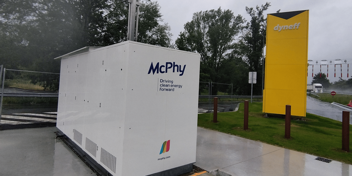 Le  distributeur de carburant Dyneff ouvre la première station hydrogène, dédiée aux poids lourds et bus, sur l’A61 à Toulouse.