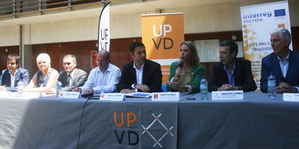 Fabrice Lorente (UPVD) et Nadia Pellefigue (Région) entourés des partenaires du projet transfrontalier LLL-Transversalis