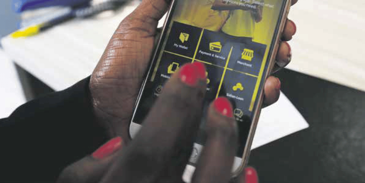 Fintech mobile banking money smartphone téléphone