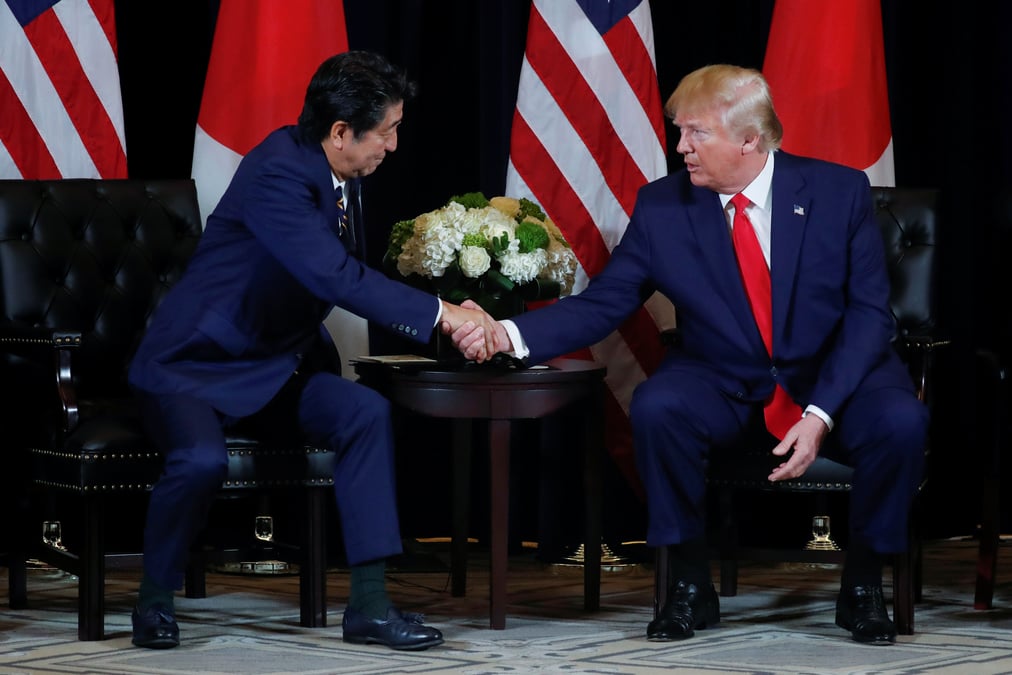 Trump et abe devoilent les contours d'un nouvel accord commercial