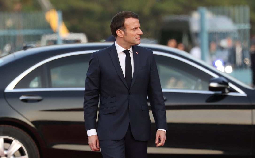 Macron dit a trump son "entiere solidarite", appelle l'iran a eviter l'escalade