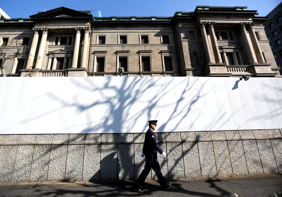 La boj maintient ses taux bas, affiche moins d'optimisme pour l'industrie