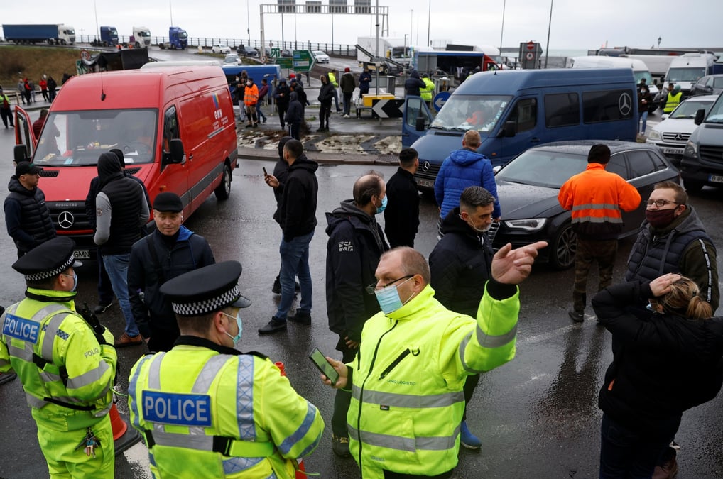 Des chauffeurs routiers en colere demandent a quitter le royaume-uni