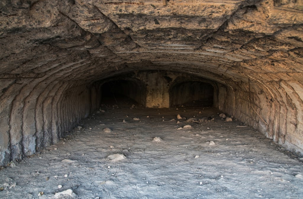 Photo de l'entree de la mine d'uranium