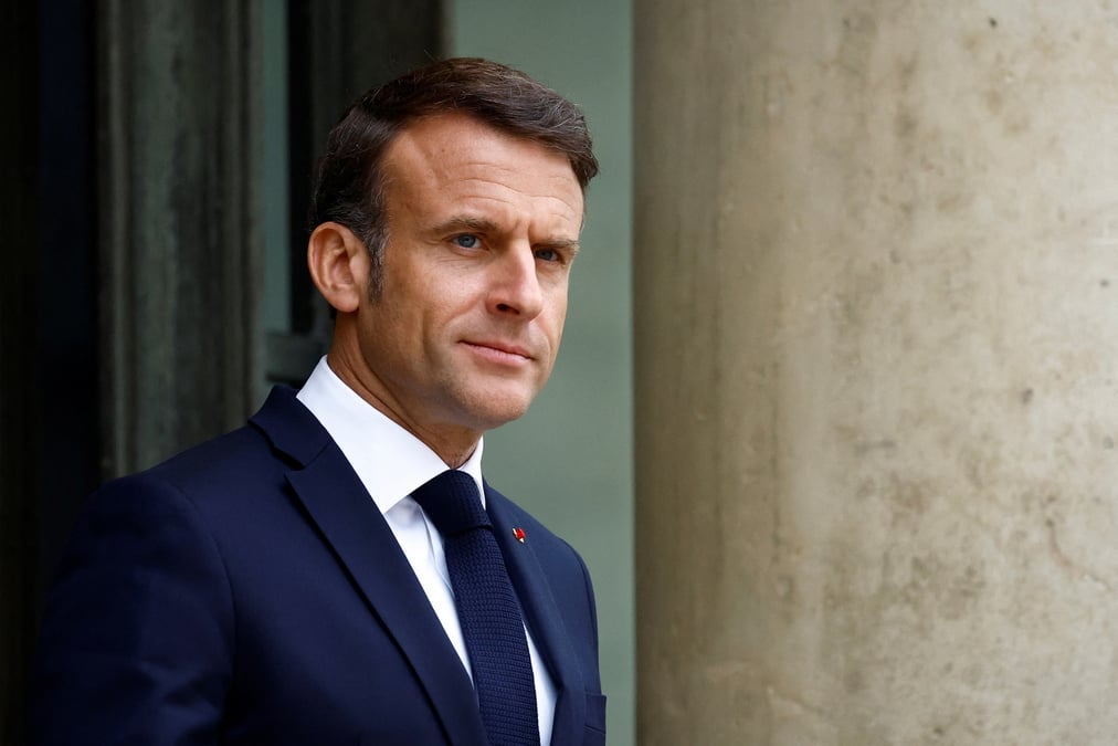 « Sans dissolution, cela aurait été la chienlit » estime Emmanuel Macron.