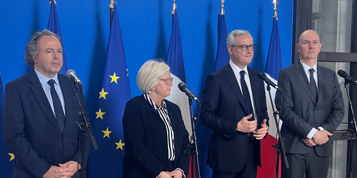 De gauche à droite : Luc Chatel, Président de la Pfa, Catherine Vautrin, ministre du Travail, de la Santé et des Solidarités, Bruno Le Maire, ministre de l'Économie et Roland Lescure, ministre délégué chargé de l’Industrie et de l’Energie.