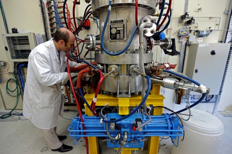 Les industriels francais revoient en hausse leurs previsions d'investissements pour 2015