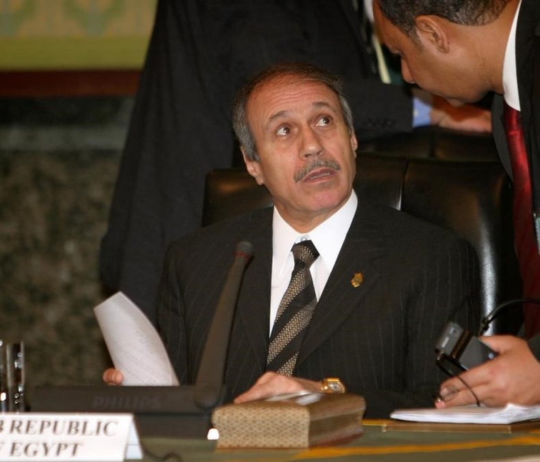 Egypte: un ex-ministre de moubarak condamne a sept ans de prison