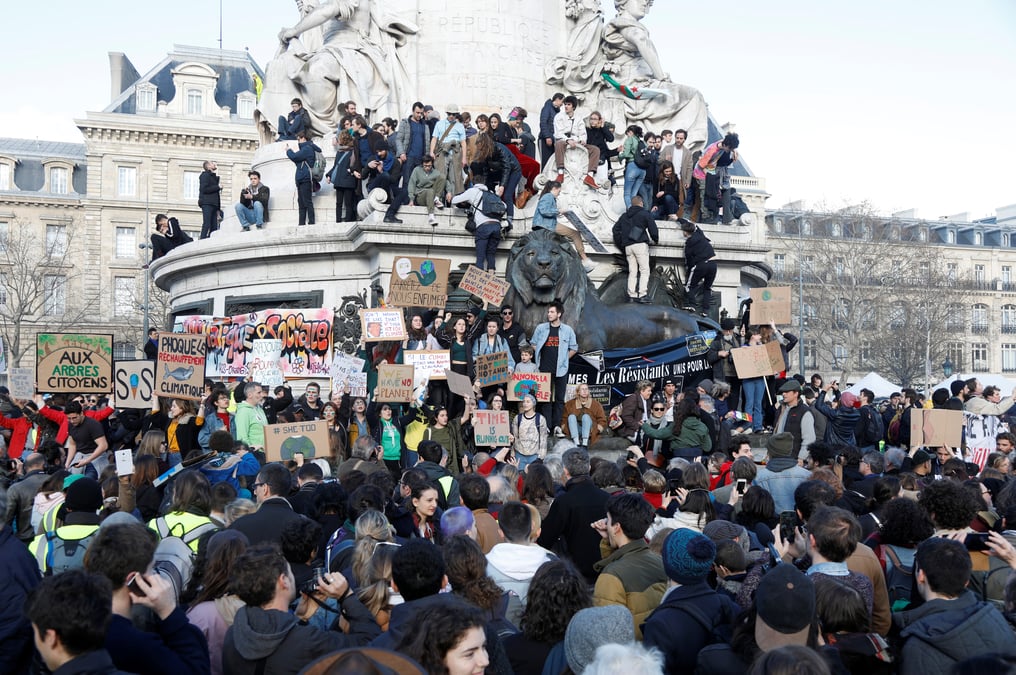 Des dizaines de milliers de personnes marchent pour le climat