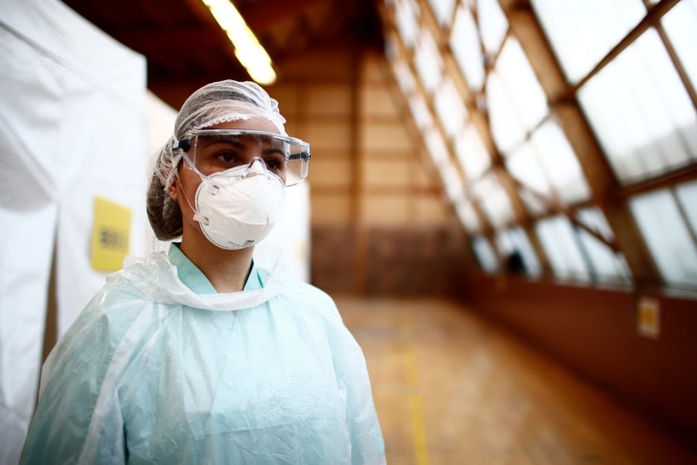 Apprentissage accelere pour les internes mobilises contre le coronavirus