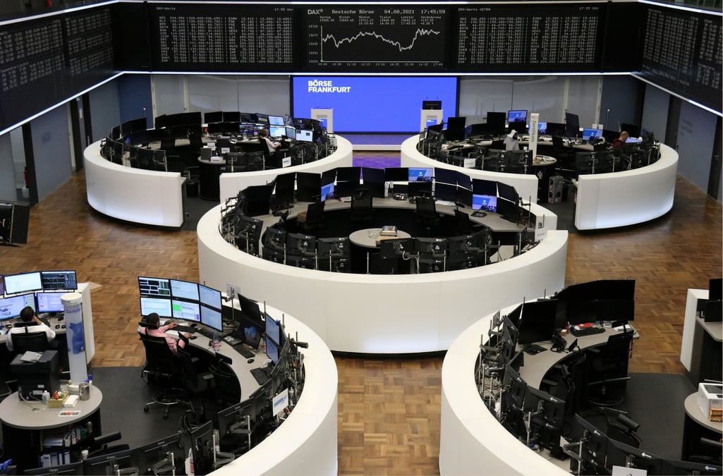 Photo de la salle de marche principal de la bourse de francfort